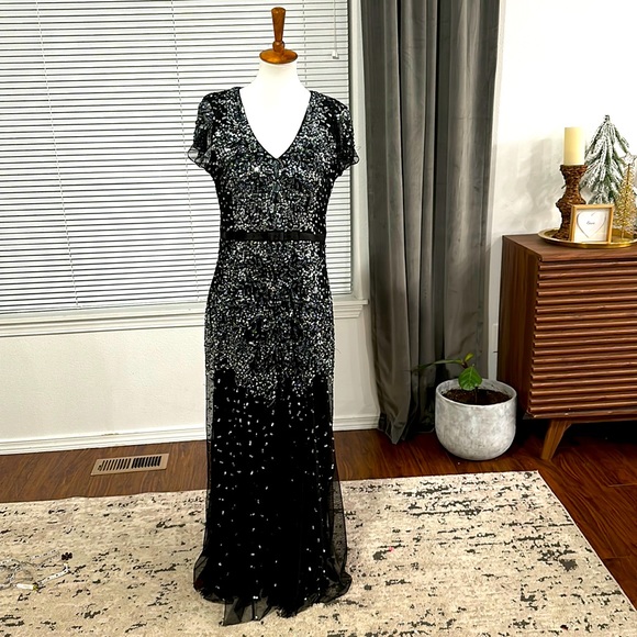 Adrianna Papell Dresses & Skirts - Beautiful, like new. Serious buyers only. From waist to the floor 43in.